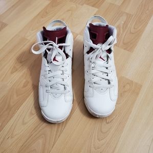 Air Jordan 6 | 6.5 Retro Maroon Sneakers